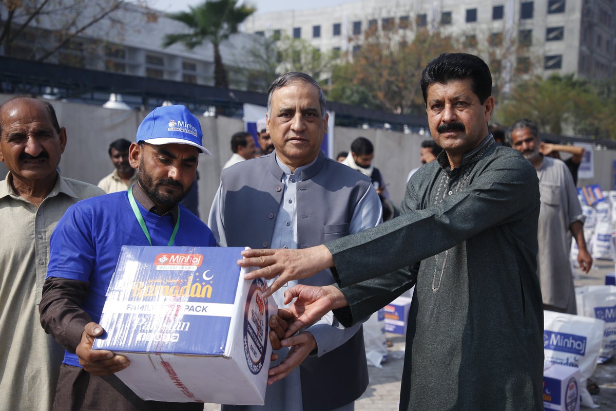 منہاج ویلفیئر فاؤنڈیشن کے زیر اہتمام رمضان المبارک کے پہلے عشرے میں فیملی فوڈ پیکس کی ایک بہت بڑی ایکٹیوٹی کا انعقاد کیا گیا ہے جس میں ایک ہزار سے زائد خاندانوں کے لیے راشن پیکس تقسیم کیے گئے 

Welfare.org.pk
#ramadan #foodpack #rashanpack #charity #MWF