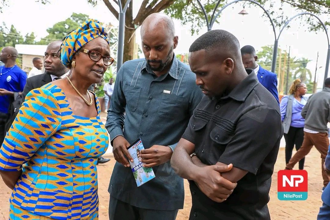 AidenKaliisa's tweet image. Dr. @kizzabesigye1's wife, Has said she received a call from the Archbishop informing her that he had received a call from Mr. M71% ordering him to cancel today's prayers!