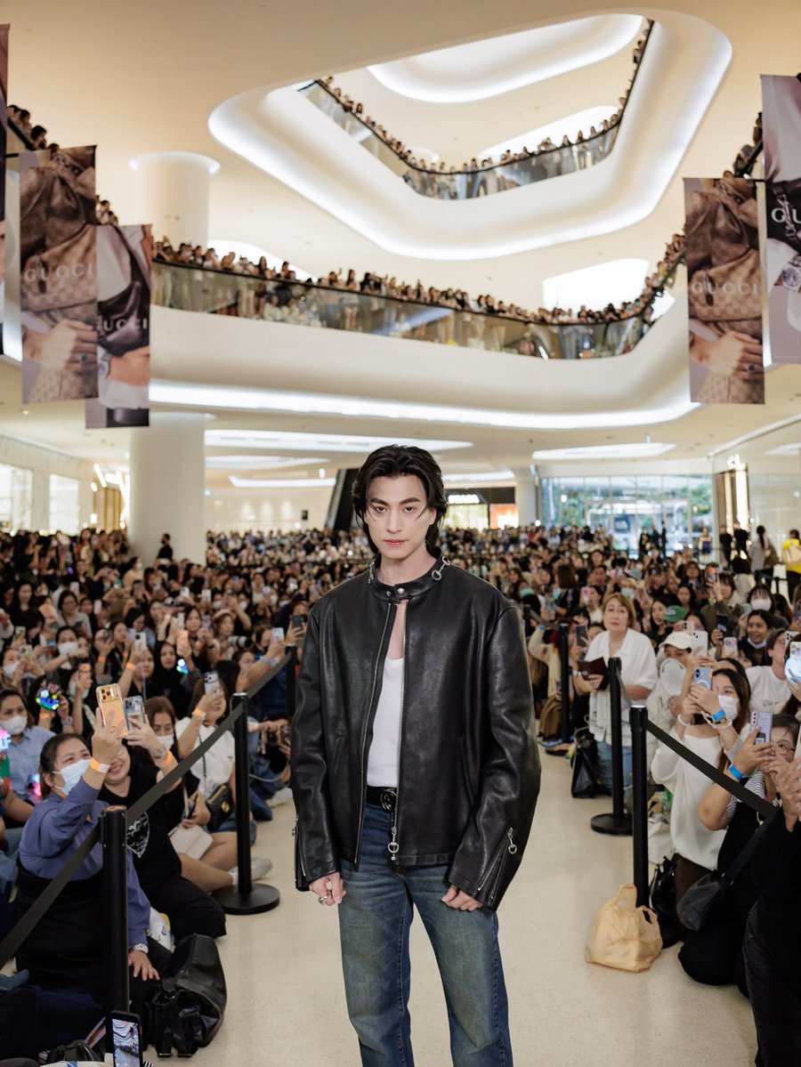 rehana_love97's tweet image. Excited to see iconic look from #Demna and Gulf 

#MFW  #MFW26 #Gucci #GulfKanawut   @gucci @gulfkanawut