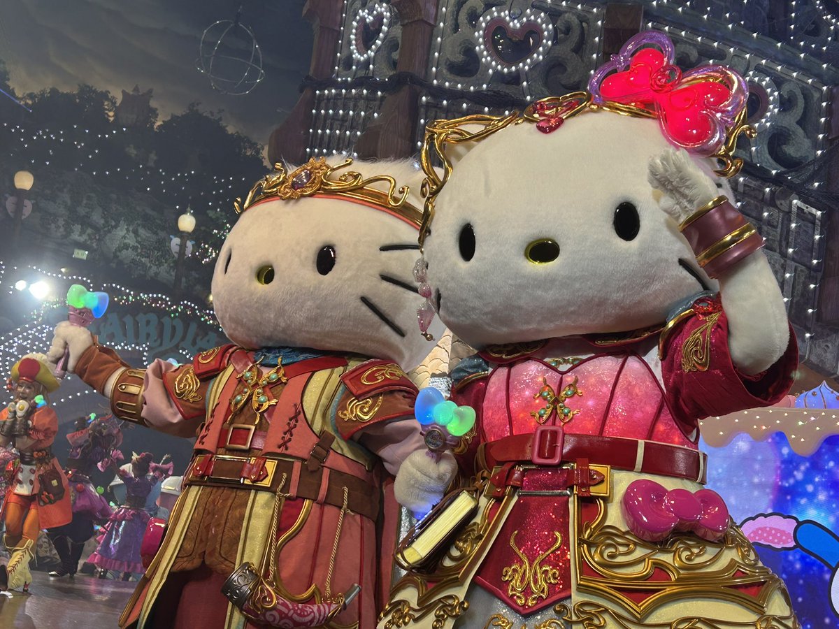 Tsaamon's tweet image. にゃんた絵描きの友人達と2日間東京で遊びまくった！
皆んなでアキバ巡ったり、ピューロランド行ってめっちゃ楽しかった！！
れもんぴちゃんとはハローキティの幸せの鐘も鳴らしました♡

案内してくれた皆のおかげで最高の東京旅行になりました！ありがとう！！