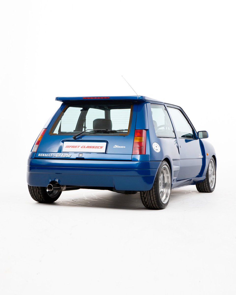 Drawing inspiration from its mid-engined big brother, this wide arch Dimma 5 Turbo looks incredible finished in the rare option 405 Sports Blue.