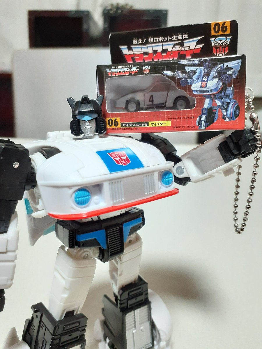 TFパッケージチャームのマイスター副官 コレのガチャガチャ、全く