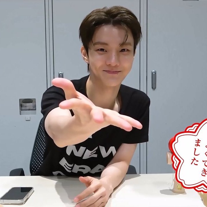 todearchangmin's tweet photo. who loves Q: https://t.co/3Q2qIeF1E0