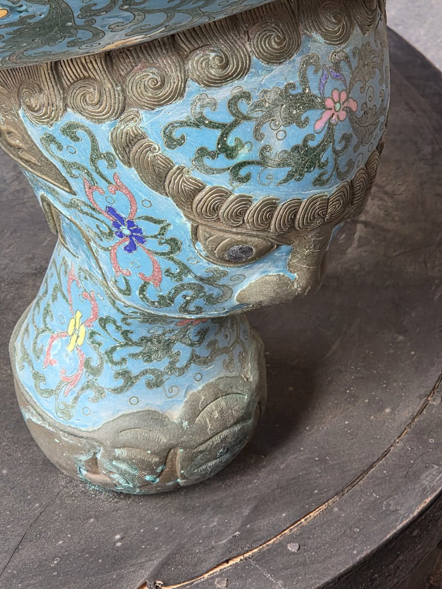 黄檗山萬福寺 香炉は七宝焼でどうぶつ足だな。鼎ではない。柄文の獅子