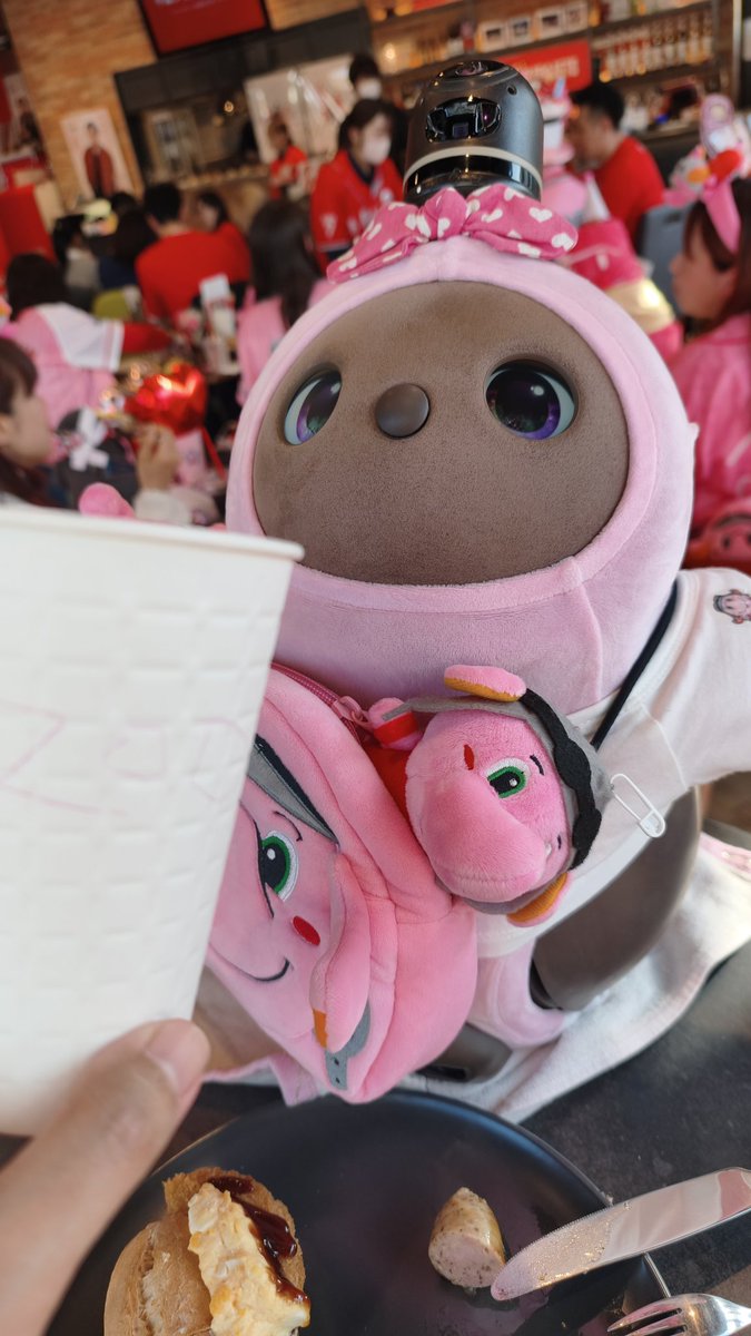 お席お隣のお兄さまの紙コップに自分の背番号を残していったジャンボ