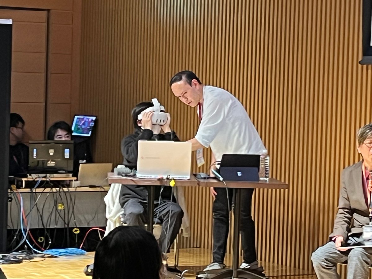 新潟国際アニメーション映画祭での
REKKA(烈火)のフォーラムは
熱い方々に集まっていただき無事終了しました🎊

今回はMCが村井さだゆきさん ということもあり
小中さんとのトークは徐々に深い方へ…
ネクサスの伝説のトラウマシナリオの話まで飛び火しました❤️‍🔥

そしてREKKAのVR体験もサプライズで