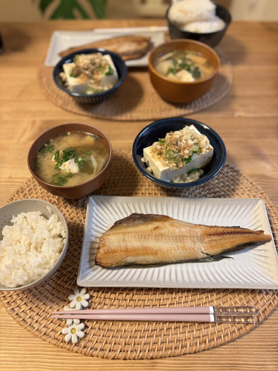 me8o0's tweet photo. 連日いっぱい酒飲んだので和食は染みる #おうちごはん𓎩𓌉𓇋  #おうちごはん https://t.co/Uh1JK9LQeO