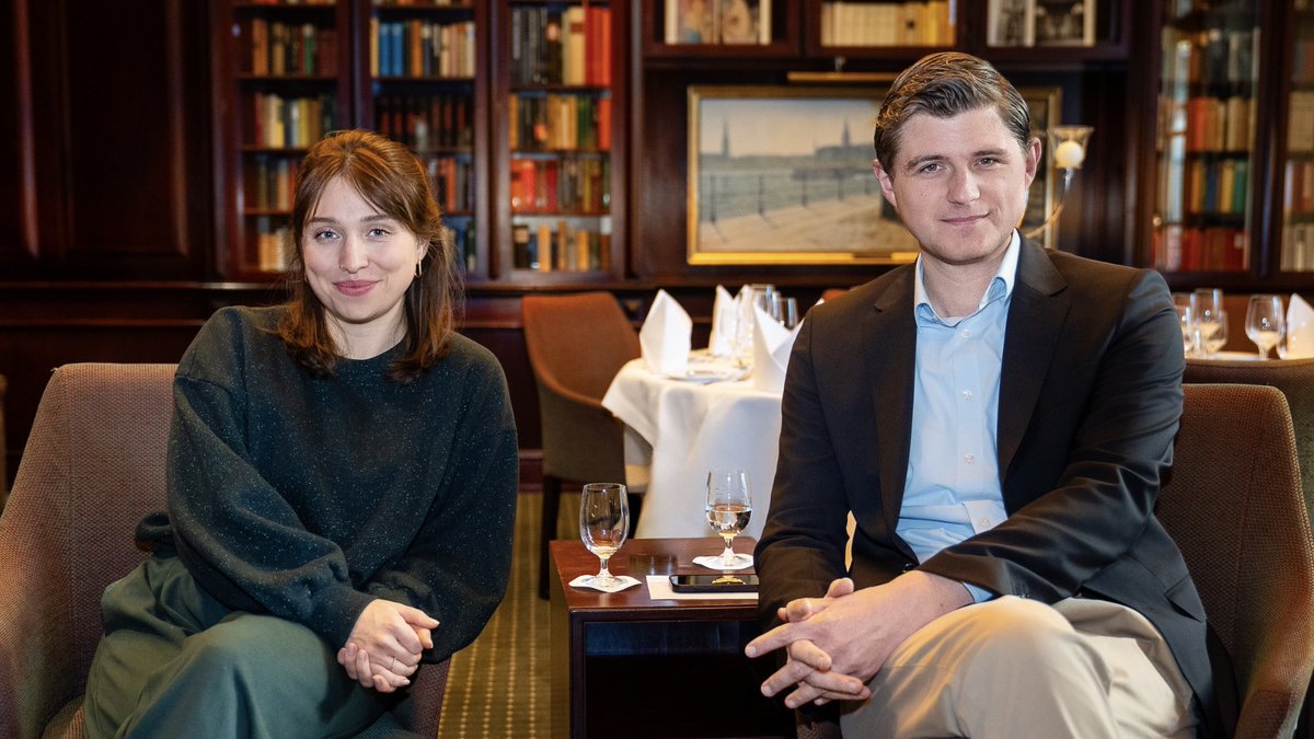 julienbackhaus's tweet image. Mit Bianca „Bibi“ Heinicke haben wir die neue Cover-Story für ERFOLG Magazin @erfolgmagazin gemacht. Sie spricht über ihre damaligen Erfahrungen, was sie beruflich eigentlich werden wollte und wie sie heute auf Erfolg blickt. Dabei wird sie sehr deutlich. #erfolg