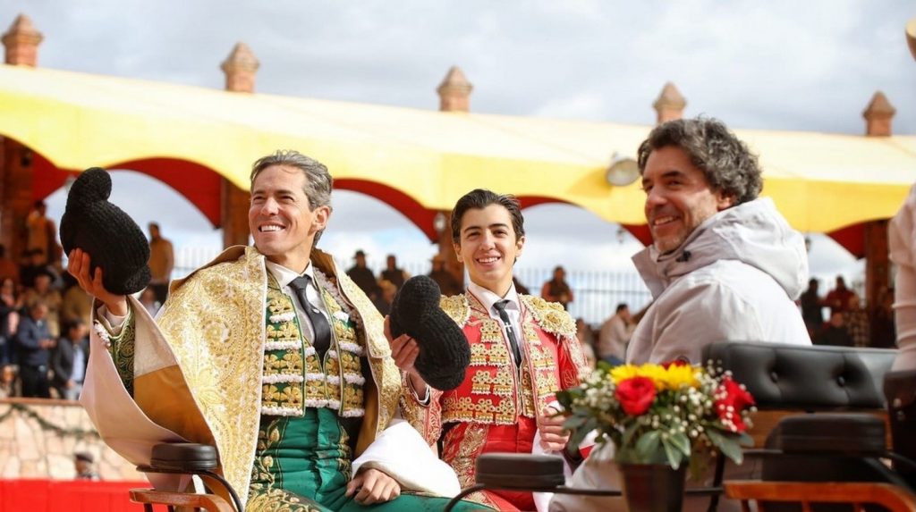 📝 CRÓNICAS

👉 Diego Silveti y Marco Pérez salen a hombros en Cinco Villas
chicuelinasytafalleras.com/cronicas/diego…

📸 Marincho Herrera - NTR Toros