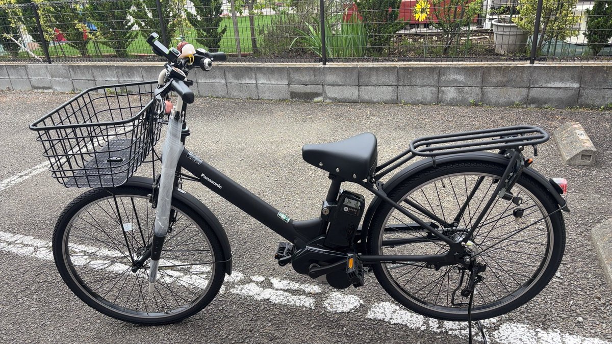 สิ่งที่อวดได้ที่มาจากน้ำพักน้ำแรงในวัยจะ40คือรถ(จักรยานไฟฟ้า)คันแรก 😂 คือมีรถไฟจริง แต่สถานีรถไฟเดินไป20กว่านาทีไง อยู่ต่างจังหวัดมีรถสะดวกกว่าจริง แต่มีแค่จักรยานไฟฟ้า ภายใน10กิโล ปั่นได้สบายอยู่ละ 555555 เอาจริงถูกกว่ารถมือ2ญี่ปุ่นแค่2แสนเยนนิดๆเอง แต่ไม่ต้องเช็คอัพ ต่อประกัน