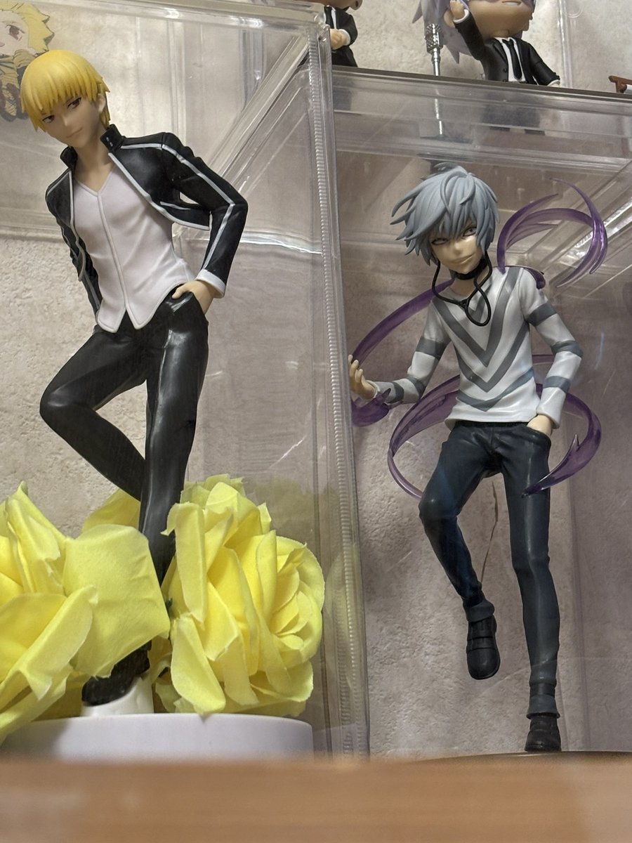 新しいアクセラレータのプライズが昔のギルのプライズとポーズ被ってる