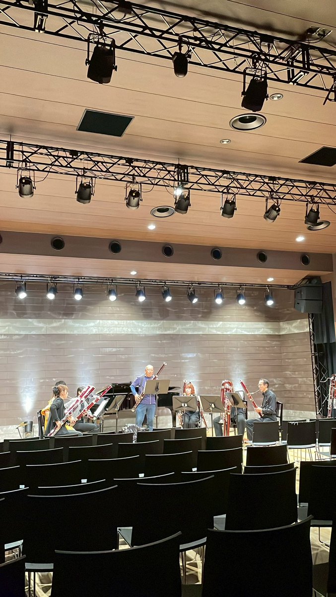 依田先生おめでとうございました㊗️
超ひさしぶりの方々とファゴットアンサンブルを演奏してきました。
ファゴット吹きが7人集まって演奏する珍しい経験をさせていただきました♪