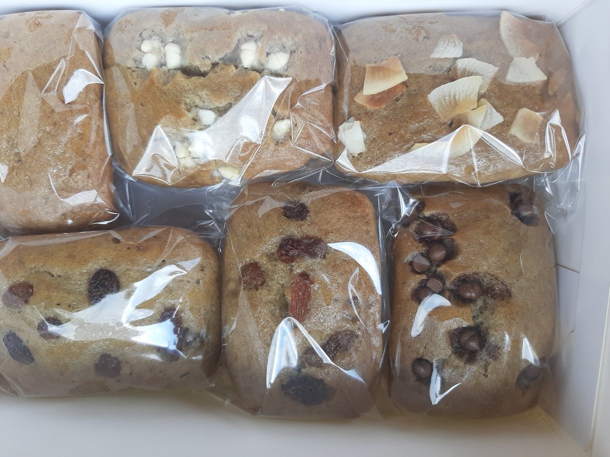 Addawu_Dede's tweet photo. Happy New Week 🎉 
Our banana bread is back 😋 Yummy, moist and sweet . 6 pieces going 110 cedis  Dm or contact 0256391056. https://t.co/e1NSLDSgEa