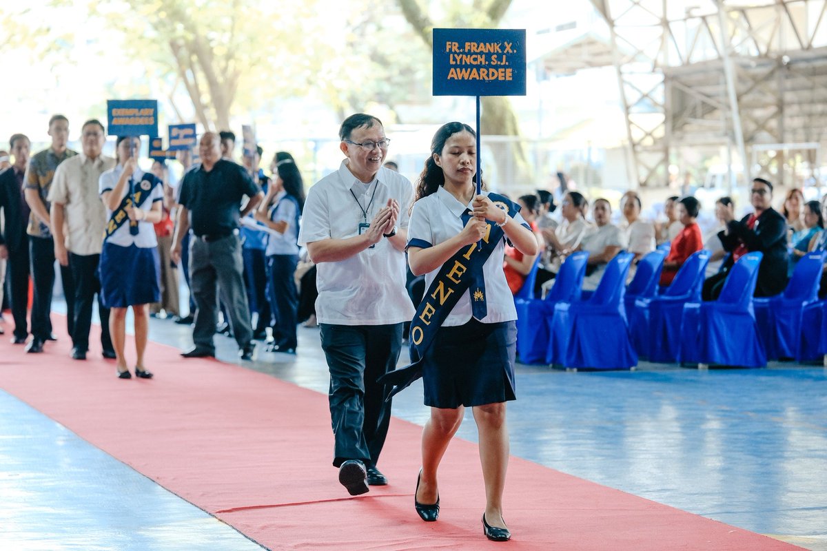 The Annual Service Awards recognized faculty and staff who are marking significant professional milestones. Held on the afternoon of February 20, the event was attended by employees of Ateneo de Naga University as part of the University Day celebration.
📷Sherwin Perez