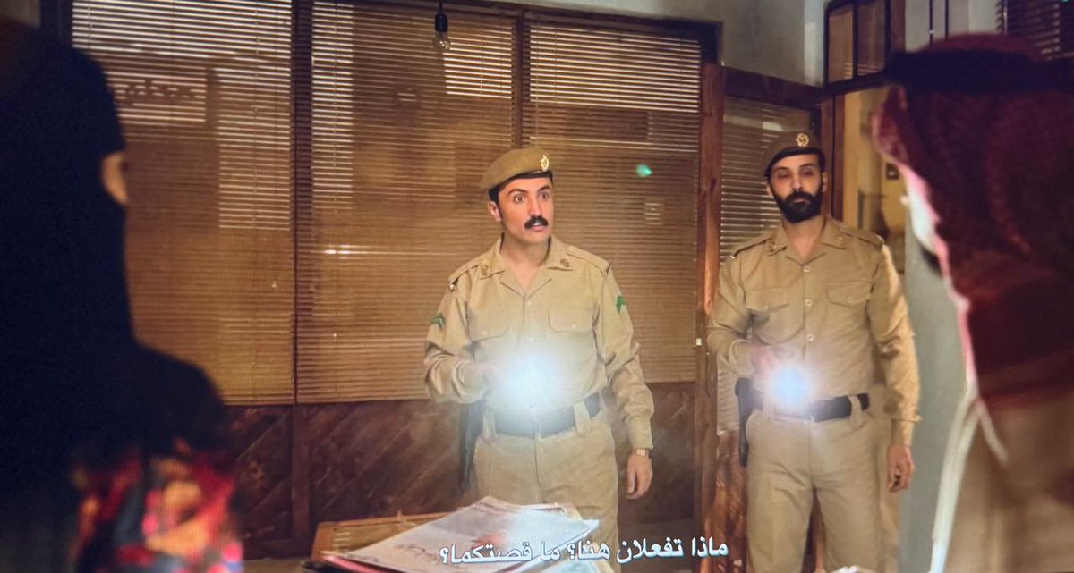 #شارع_الأعشى
بعيدا عن موضوع الصحوة وما مر به المجتمع السعودي، فإن جر العلاقة بين وضحى وأبو إبراهيم إلى هذا الموقف (الخلوة) يعيدني إلى مبررات ظهور سعد، وماذا لو كانت عزيزة قد هربت؟ أسألتي تخص الإكراه في القصة للالتفات حول مقاصد محددة بقصص ثانوية مربكة ظاهريا، مستهلكة في العمق.