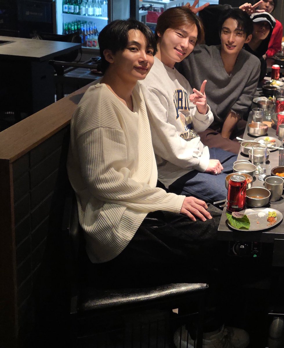 승철이가 정기모임 사진 올려줬어🥰🖤