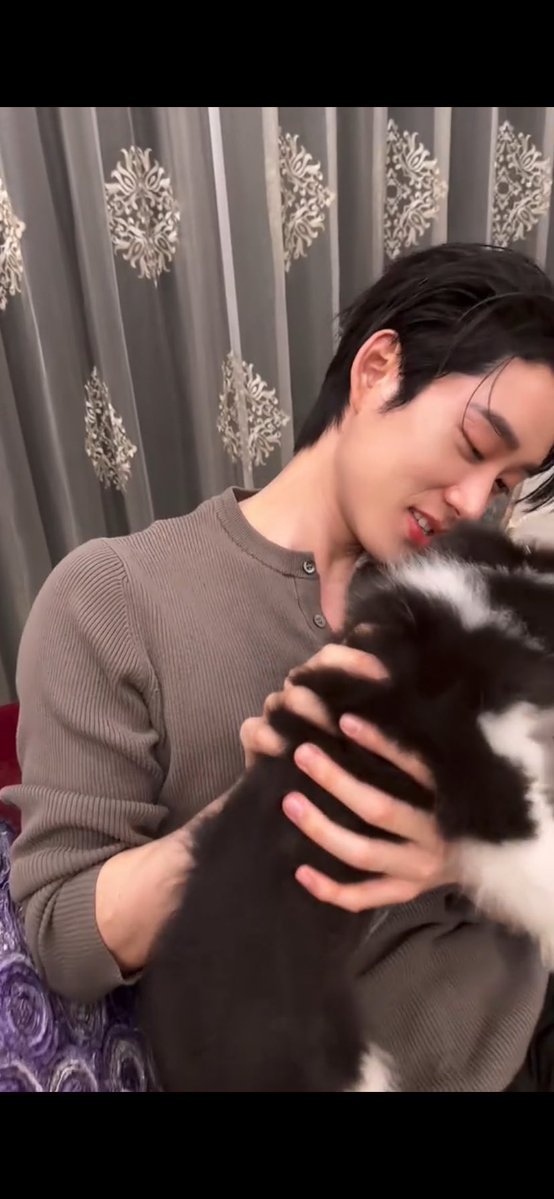 osoupblu's tweet image. (( ผมยาวแล้วโคตรสวย 😭😭😭😭 ))