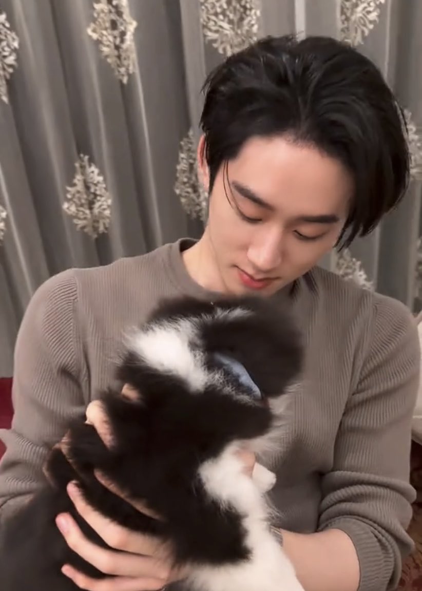 osoupblu's tweet image. (( ผมยาวแล้วโคตรสวย 😭😭😭😭 ))