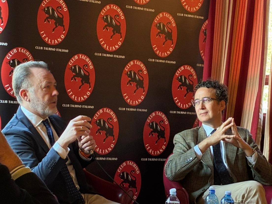 TaurinoItaliano's tweet photo. Un dia inolvidable en Turìn (Italia) con el critico taurino Vicente Zabala de la Serna en el Club Taurino Italiano cuyos socios han disfrutado de su sabiduría y pasión taurina.
GRACIAS🇮🇹🇪🇸🇮🇹🇪🇸
#Aficion
#TorosSi
@zabaladelaserna
@elmundo_es
@ElMundoToros
@TaurinoItaliano https://t.co/vbOSmROehN