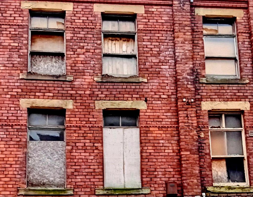 CarolinePo75107's tweet image. No light through old windows.  Union Street, Blyth.
#UrbanDecay
#Blyth 
#Northumberland