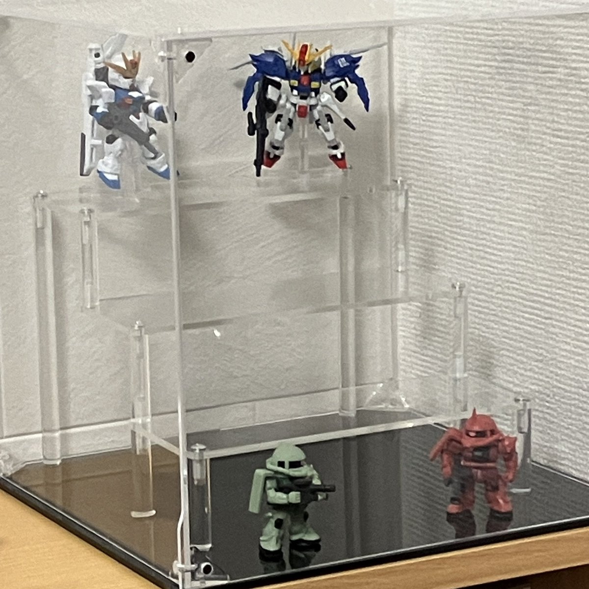 アンサンブル用のおうちを組み立てていた。

ふむふむ、あと4体は増やしても怒られないなwww