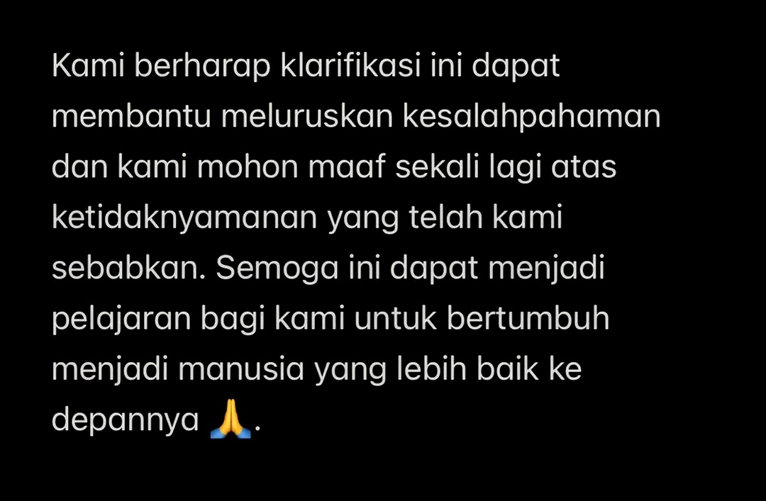 TikTokers Cut Rizki rilis permintaan maaf usai dikritik gara2 ngomong kalau sahur itu mengganggu.

Cut Rizki minta maaf dan nambahin, "Kami sangat menyadari bahwa tindakan kami sepenuhnya merupakan kekhilafan dan tidak ada pembenaran atas pernyataan yang kami sampaikan, terutama