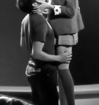 ❀⋆izzೃ࿔*:･ tweet media