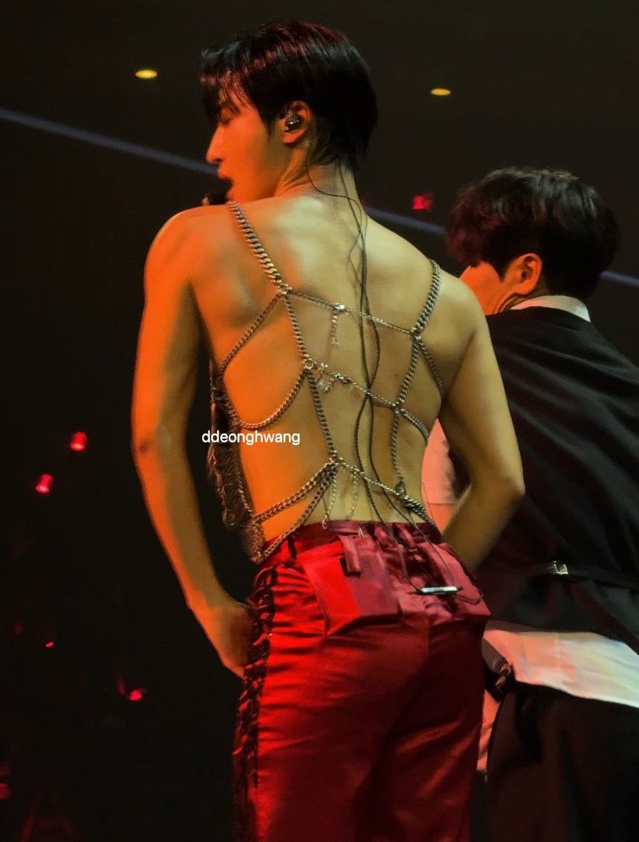“He doesn’t have an ass” SIT DOWN U LYING BITCHES