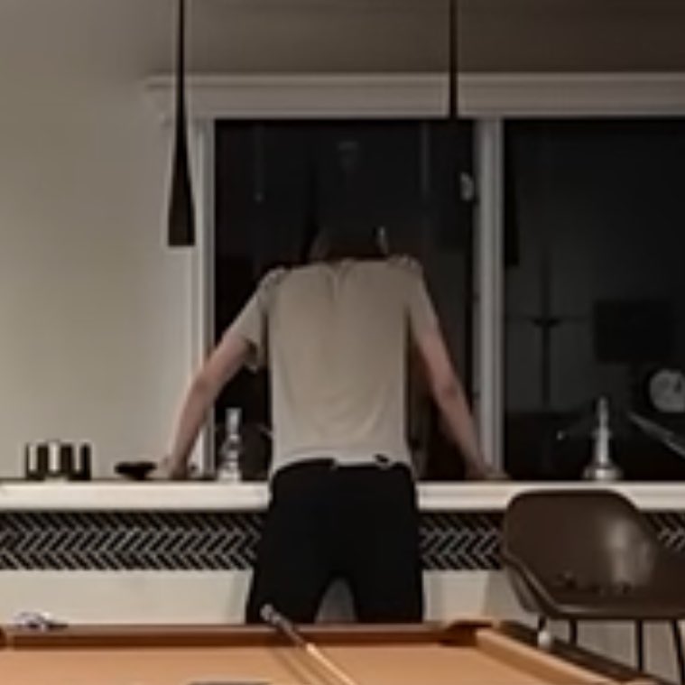 친구 사이 tweet media