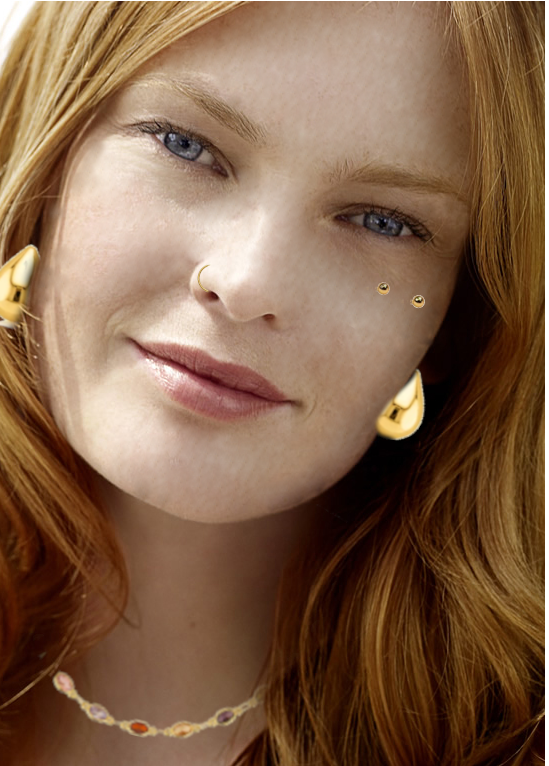 TICeduURJC's tweet photo. Sara R. captura la elegancia en primer plano: mirada serena, detalles dorados y una luz que convierte lo cotidiano en portada de revista. ✨📸 A veces no hace falta viajar al espacio… cuando el universo está en una mirada. #BrilloNatural https://t.co/MzZIc9dy2u
