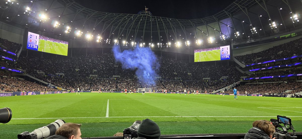 London is red, great away day yesterday! 🔴⚪️ Come on you Gunners!