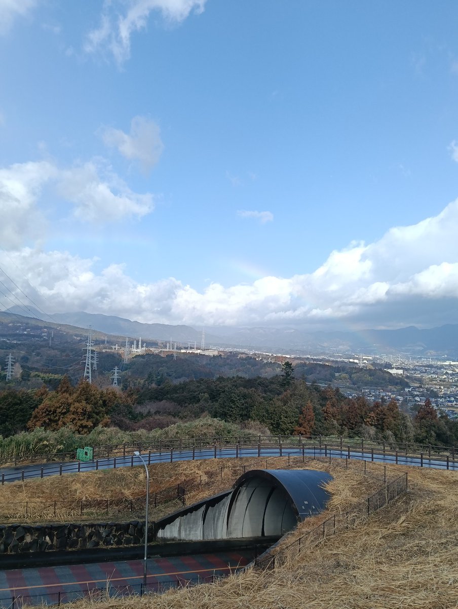 wasse222's tweet photo. 朝は虹が出てて夕方は桜をみるー！！ https://t.co/S0hxpVYb8P