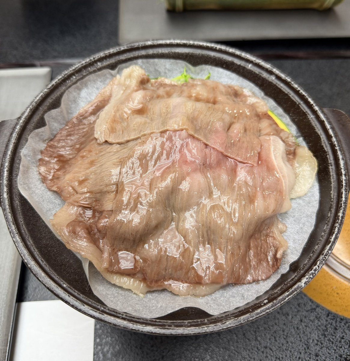 山形にいったときに食べた、米沢牛。
びふぉーあふたー。
お腹がへったときはこれを見る。
そしたら、もっとお腹へる。
落ち込んだときもこれを見る。
そしたら、お腹へる。
なので、ごはんを食べる。
すると、元気になる。
米沢牛すごい。