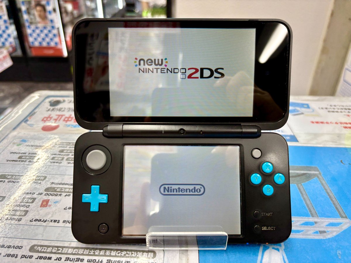 iosys_chuou's tweet image. 8年戦士のゲーム機参戦🎮

Nintendo Newニンテンドー2DS LL!!

2020年9月に生産終了してしまっている為、今となってはプレミアが付いてのこの価格💦
探していた方、是非この機会にいかがでしょうか！？
1点限りです！

#イオシス #Nintendo #2DSLL