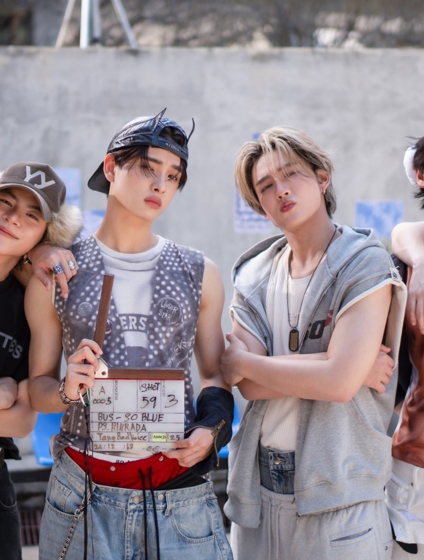 🐶                                               😾