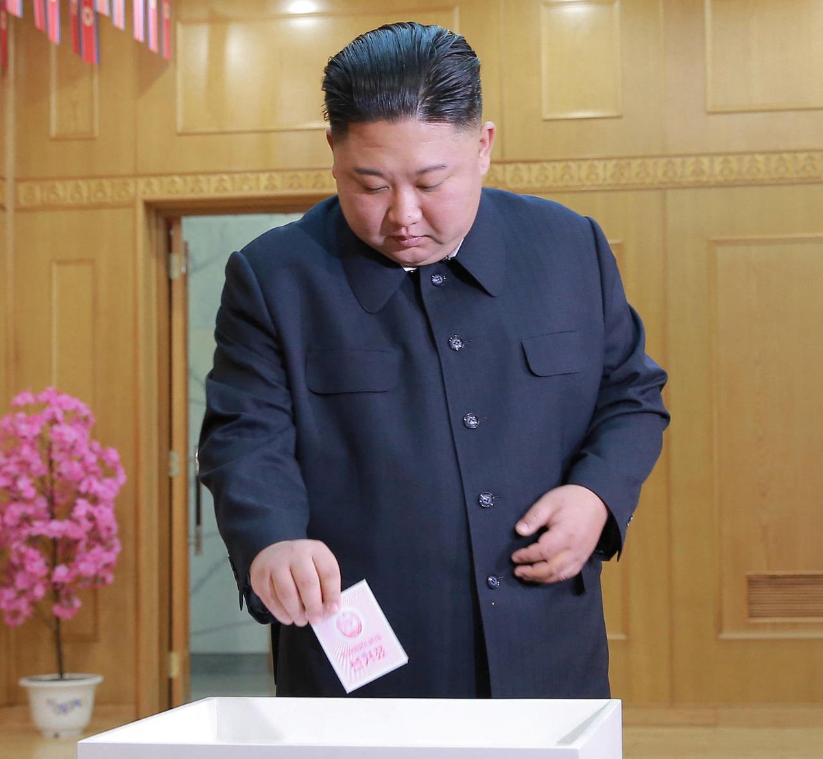 Darius Rochebin tweet media