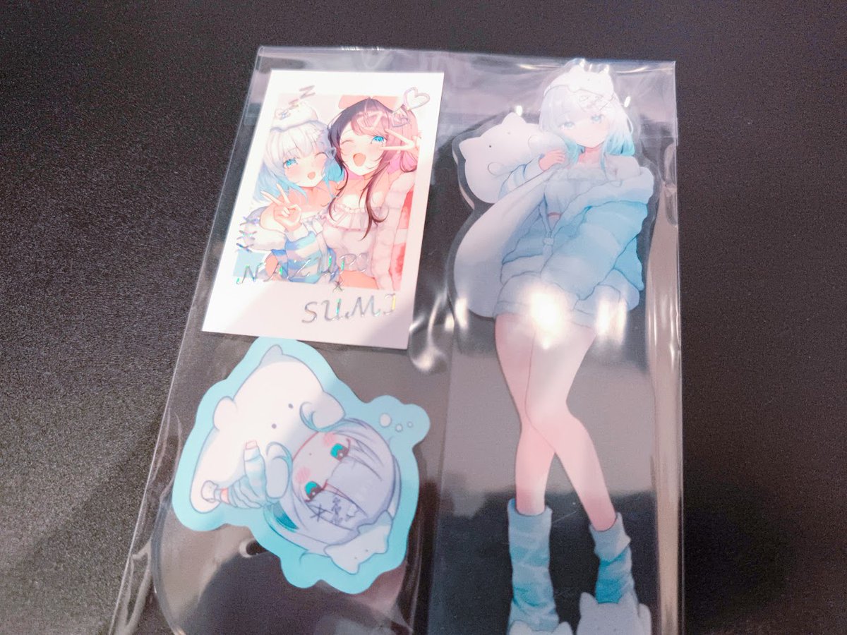 VGGC11th戦利品⑭
AISUWORKS(<a href="/aisu88_/">AISU</a>)さんのアクスタ、ステッカー、チェキ
もこもこパジャマとぽやねこスリッパのすーちゃんが可愛すぎる！！
姉妹セットのアクスタ売り切れで残念！