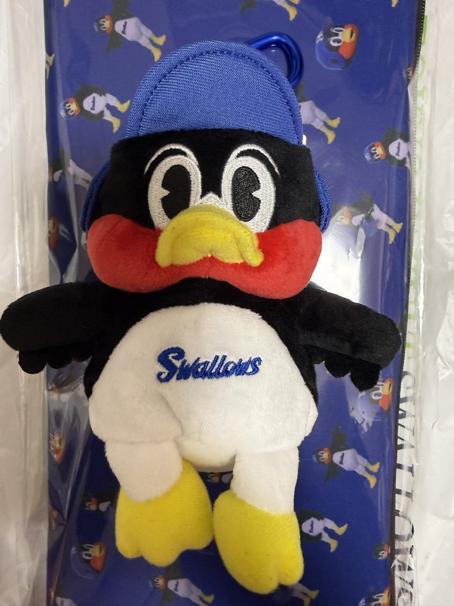 この後は信濃町店へ🐧 店鳥🥰 スタジアムシートクッションのつば九郎総