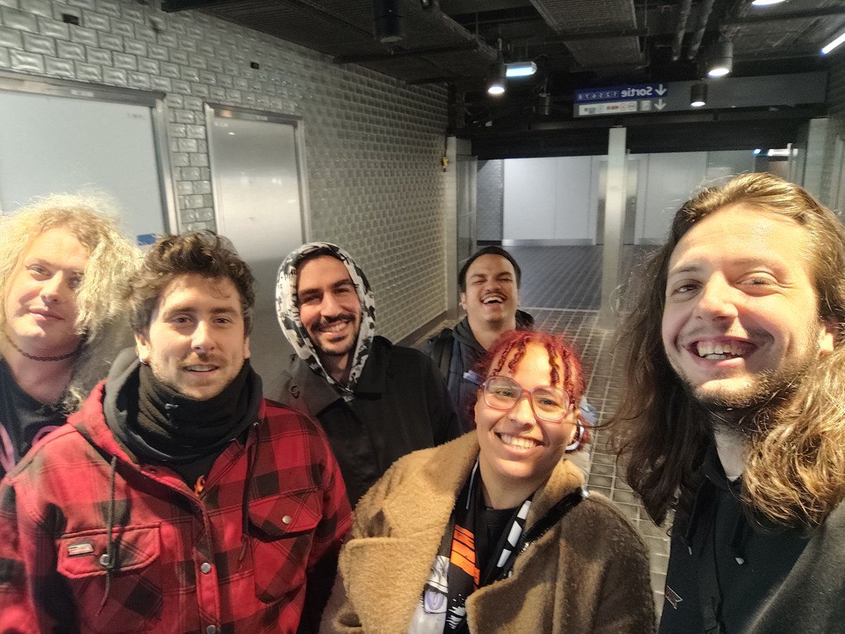 ~15h de sommeil en 3 jours (un record)
4090 photos à trier (vive la rafale)
16h de bus (aller retour) 
♾️ MERCI RZA 🔥 (le boss des boss) 
Déjà mon major préféré de l'année, le rendez-vousparo annuel qui carry bien 🔥
C'était exceptionnel, maintenant le charbon 😌🫶🏽