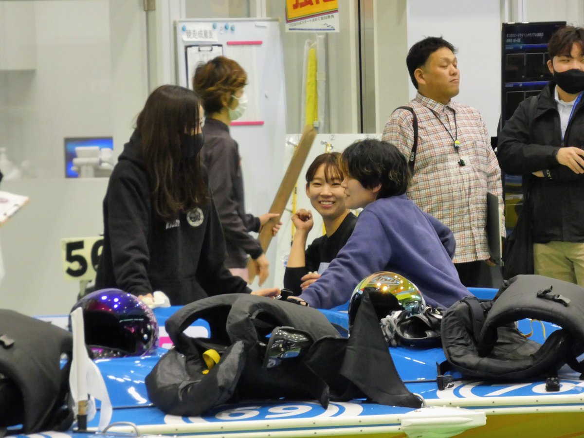 ボートレース鳴門】 #スピードクイーンメモリアル 何やら楽し気に会話