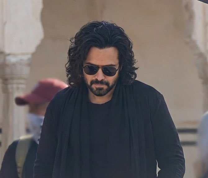 bolly_tadka_'s tweet image. Do you think #ImraanHashmi would do Justice to the role of #BadeSaab in #DhurandharPart2 ? 

#DhurandharTheRevenge #RanveerSingh #AkshayeKhanna #AdityaDhar #SaraArjun 

Comment 👇