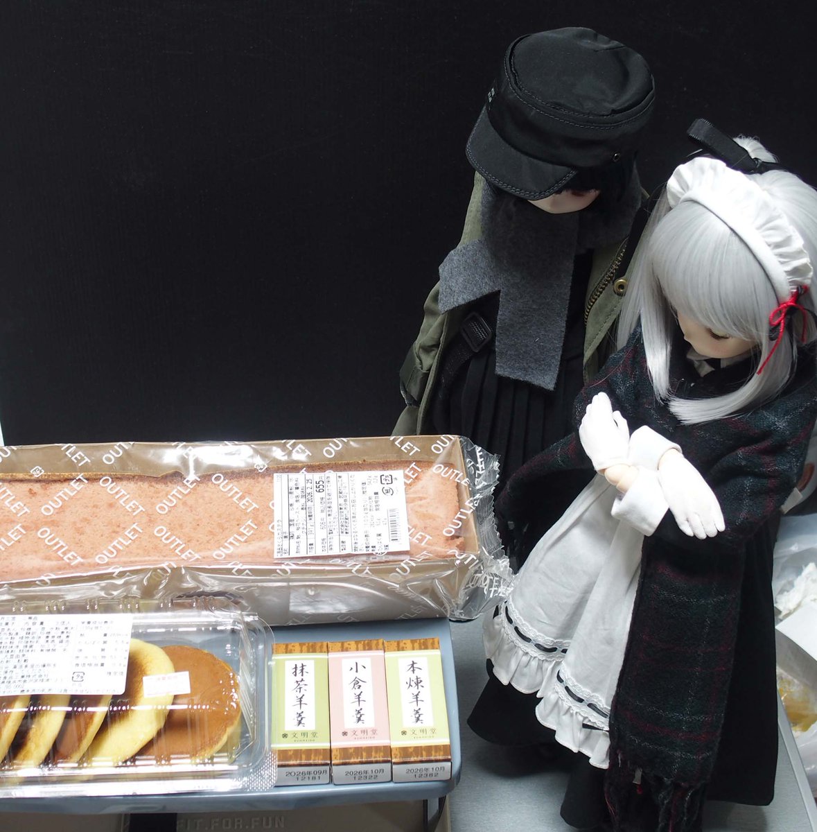 ・いきなりこれ 皆で分けろ って云われても(汗
･･普段 甘味類なんて主が喰わない所為でほぼ無いから
　廻り全員眼の色変わってるし
・何なら「ぐほぉーん」とか擬音が聴こえてくる
･･文○堂の工場直販、旨いですからね・・・