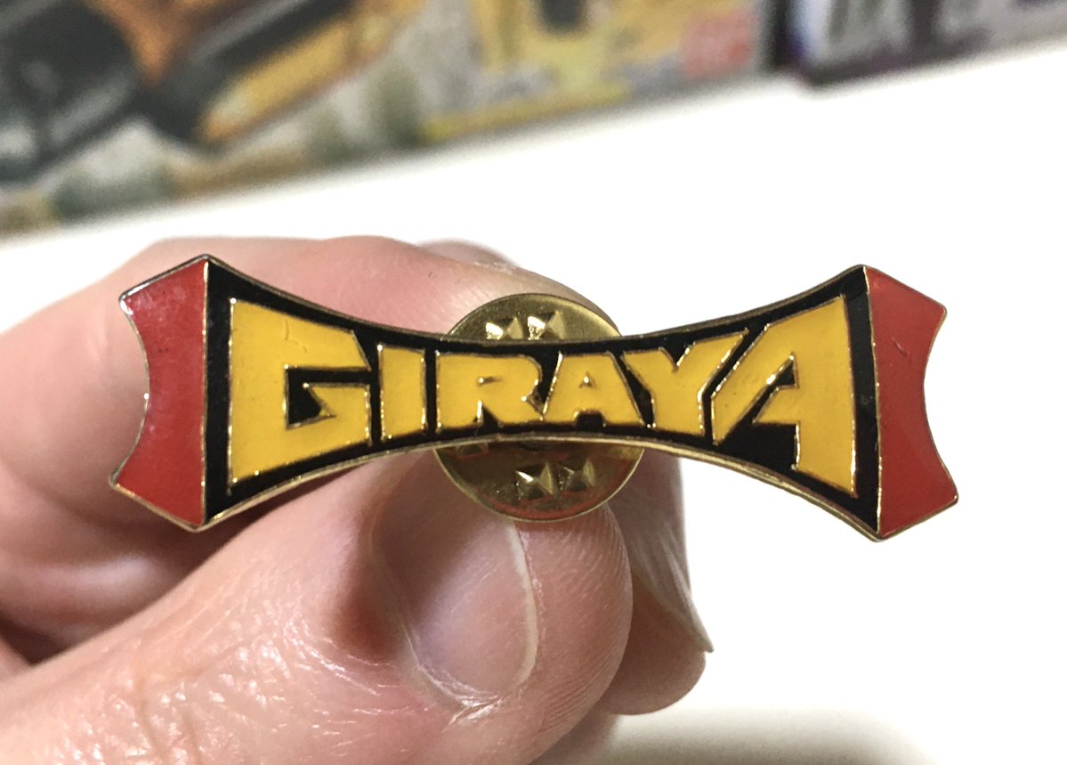 フランス製ジライヤのピンバッジです。これがホントの世界忍者。ロゴは