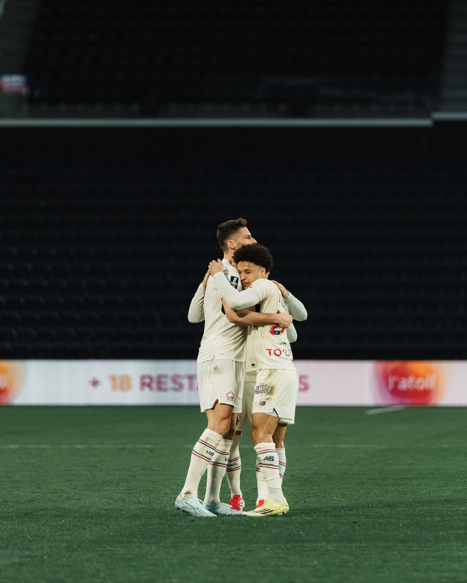 losclive's tweet photo. 𝑻𝒊𝒂𝒈𝒐 𝑺𝒂𝒏𝒕𝒐𝒔 🇵🇹
Gros match ce week-end pour Tiago, qui a obtenu le penalty transformé par Olivier Giroud 👏
#SCOLOSC https://t.co/6tbhCHLJco
