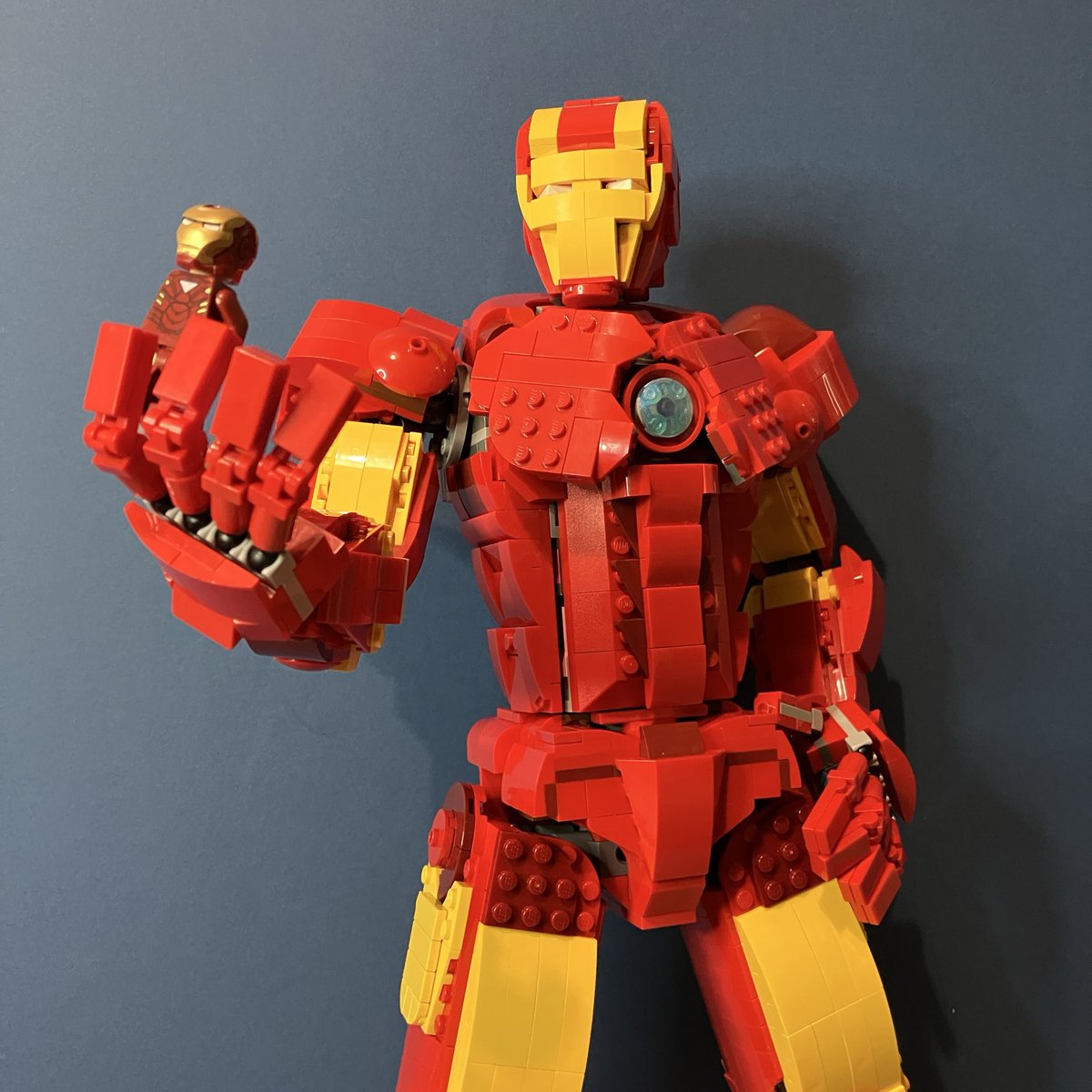 LegoGuy31's tweet photo. LEGO MEGA SIZE IRONMAN
#ironman #marvel #lego #bust #build #lego® #legofan #legophotography #legobrick #legobuilds #marvelcomic #tonystark #legoironman #legomarvel #marvellego #avengers #mega #megasize #big #statue #legoart #legoafol #legomarvel #legoironman #legominifigures https://t.co/tFS9wdvnWS
