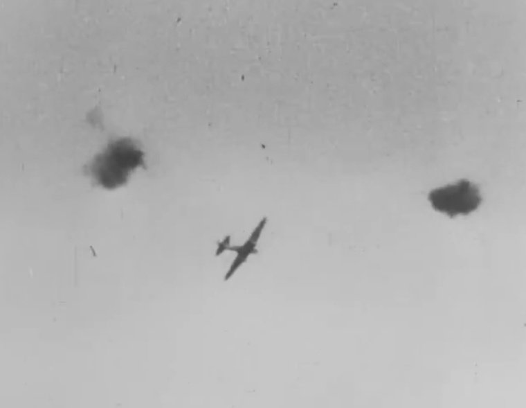 Tokkotai___'s tweet photo. Entre los aviones de ataque ✭ se ven:
1) #Polikarpov I-153
2) #Ilyushin Il-2 #Shturmovik 
3) LaGG-3
4) Polikarpov I-16 #Ishak

Aparte de las capacidades del Shturmovik, de sobra conocidas, los cazas ✭ podían cargar cohetes y pequeñas bombas actuando como aviones de ataque https://t.co/XWjIl4ZU2E
