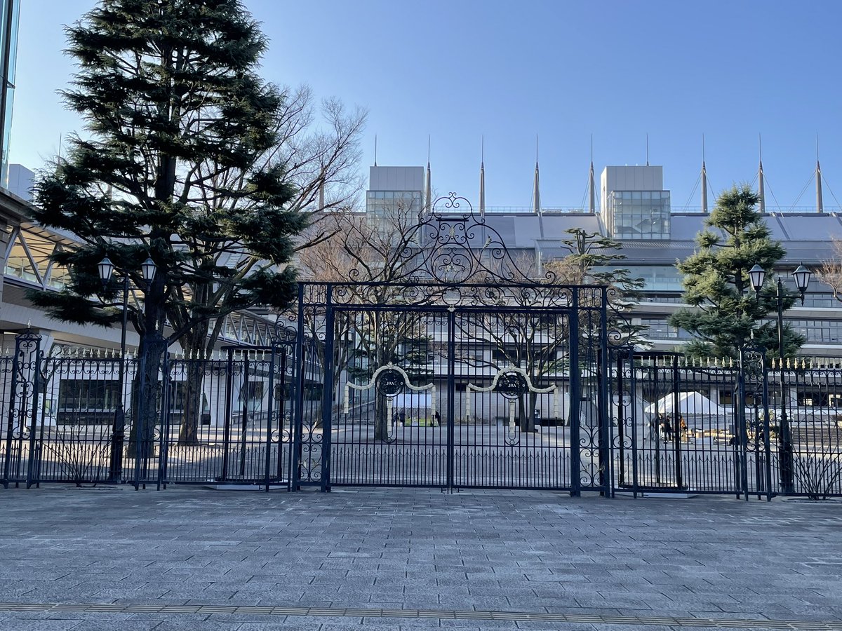 disnyletsgo's tweet photo. 初東京競馬場！初G1！
ウオッカ像にも会えた！！
新たにアイドルホースのキングヘイローもお迎えしました❤️
#G1
#ウマ娘 https://t.co/dQB2vv6BB8
