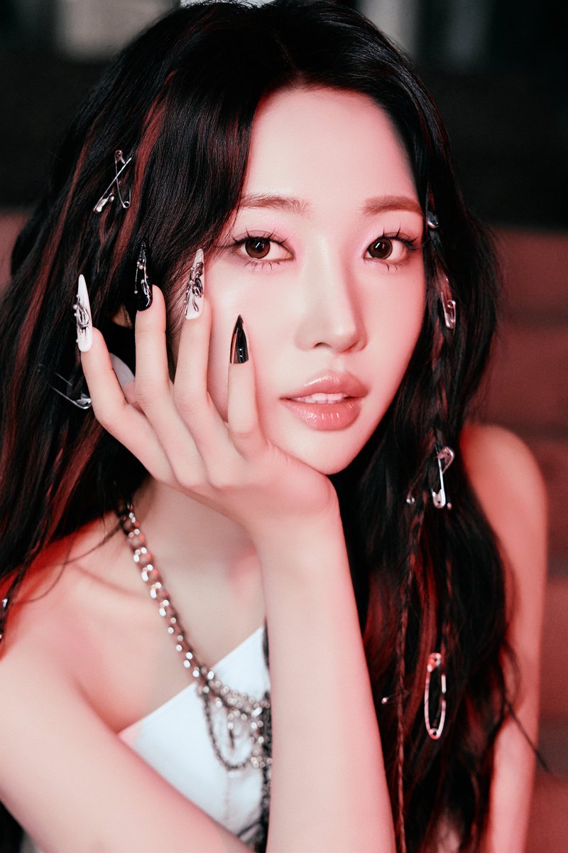 EVERGLOW (에버글로우) tweet media