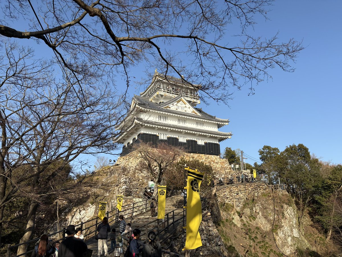 5kAZ5's tweet photo. 快晴の岐阜市☀️
金華山ドライブウェイをスロージョギングで往復(岩戸公園→岐阜公園→百曲がり登山道→岐阜城)
トレランシューズ👟ほしいな、、 https://t.co/58jh2wBqh8