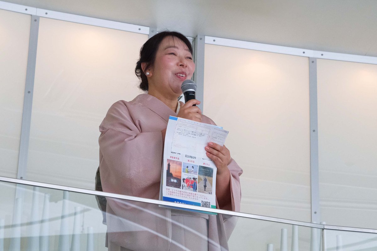 昨日はチェルシーで、映画『虹色はちみつ』上映会でした🥰👏
亡き母の知人も、ご家族で観に来て下さり、母の着物を着て皆様をお迎えしました。
「30分なのに大変感動しました‼️」と、皆さん涙を流され感動して下さいました。引き続き、応援宜しくお願い致します🌈🎬

#映画虹色はちみつ #梅木佳子監督